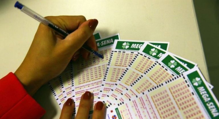 DUAS APOSTAS ACERTAM MEGA-SENA E LEVAM R$ 94,6 MILHÕES CADA