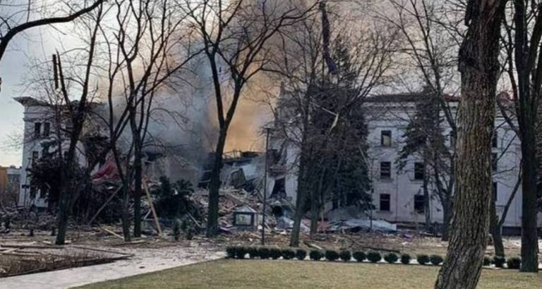 EXÉRCITO RUSSO BOMBARDEIA ESCOLA QUE SERVIA DE ABRIGO EM MARIUPOL