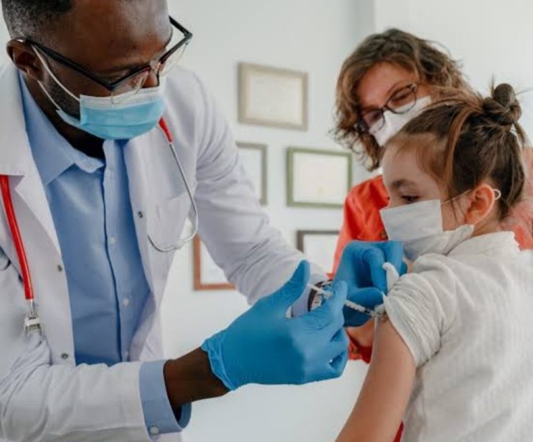 CATALÃO CHEGA A 63% DAS CRIANÇAS VACINADAS COM A PRIMEIRA DOSE CONTRA COVID