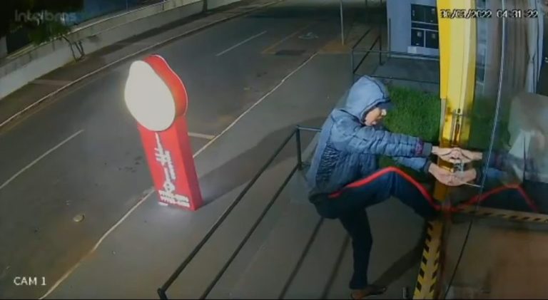 LADRÃO É FLAGRADO INVADINDO TRÊS COMÉRCIOS NUMA MESMA NOITE EM CATALÃO