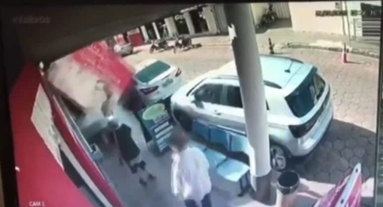 VÍDEO: FACHADA DE LOJA DESABA E ATINGE HOMEM EM ORIZONA
