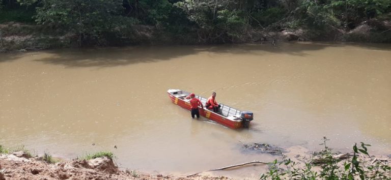 BOMBEIROS CONTINUAM BUSCAS POR CRIANÇA QUE SE AFOGOU EM RIO, EM URUAÇU