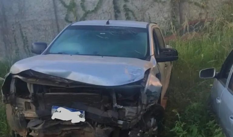 VÍDEO: MOTORISTA INVADIU CONTRAMÃO, ATROPLA MOTOCICLISTA E AINDA ATINGE CARROS ESTACIONADOS, EM GOIÁS
