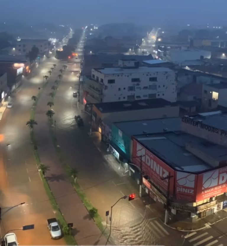 EM APROXIMADAMENTE TRÊS HORAS CHOVE QUASE 70MM, EM CATALÃO