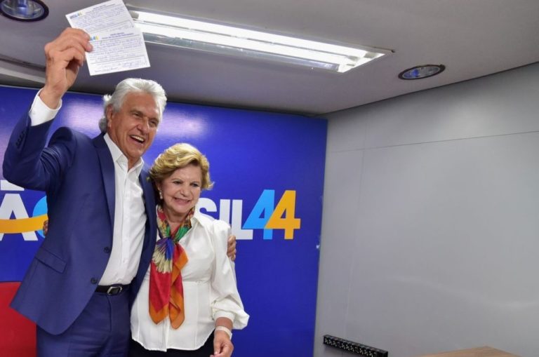ELEIÇÕES 2022: AO LADO DE RONALDO CAIADO, EX-SENADORA LÚCIA VÂNIA ASSINA FILIAÇÃO AO UNIÃO BRASIL