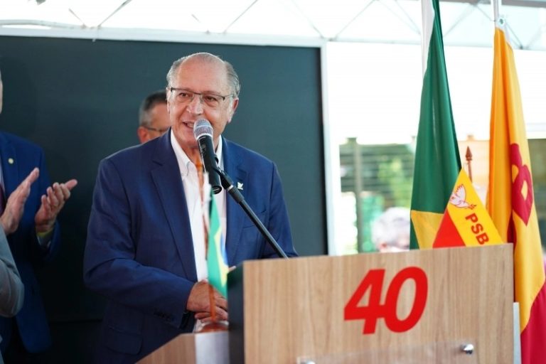 GERALDO ALCKMIN ASSINA FILIAÇÃO AO PSB DURANTE EVENTO EM BRASÍLIA