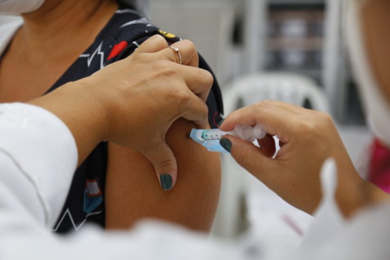 SAÚDE DE CATALÃO SEGUE APLICANDO DOSES DE VACINAS CONTRA COVID-19; VEJA OS LOCAIS E QUEM PODE SER VACINADO