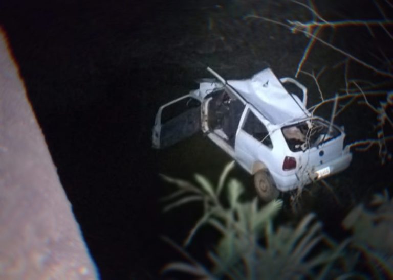 CARRO CAI DE PONTE DE 5 METROS E MATA MOTORISTA EM CATALÃO