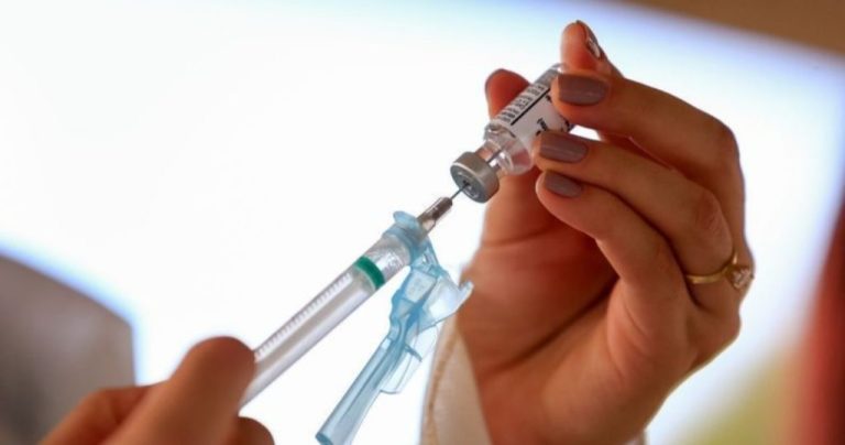 AGÊNCIA EUROPEIA DE MEDICAMENTOS DIZ QUE É CEDO PARA INDICAR 4ª DOSE PARA POPULAÇÃO GERAL