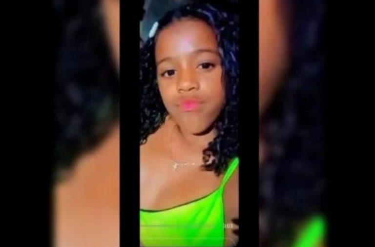 MÃE DESMAIOU AO SABER DA MORTE DE FILHA ATROPELADA NA SAÍDA DA SAPUCAÍ