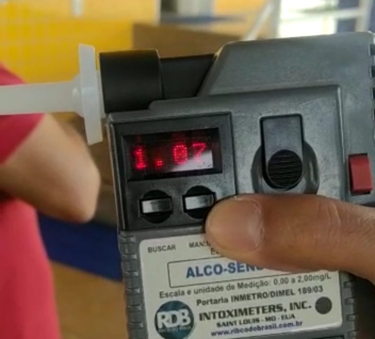 MOTORISTA PARA NA PRF DE ANÁPOLIS PARA PEDIR INFORMAÇÕES E ACABA PRESO