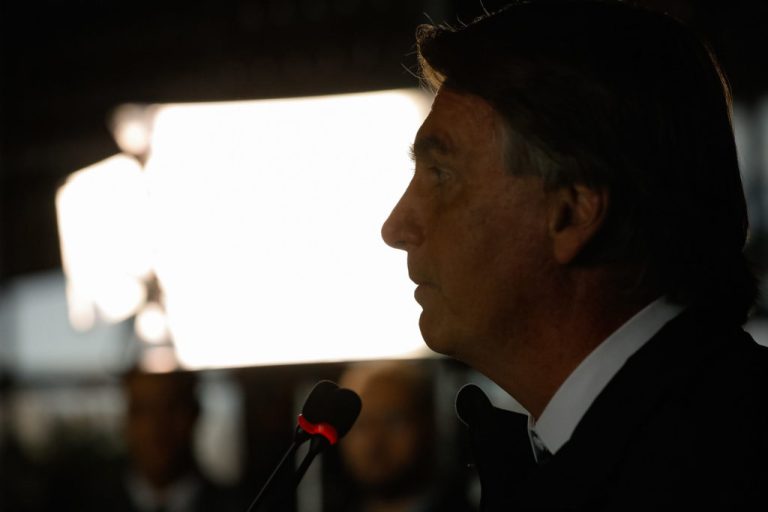 DESABASTECIMENTO: BOLSONARO DIZ QUE HÁ RISCO DE FALTAR DIESEL E FALA EM RACIONAMENTO