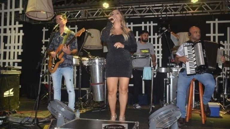 BORA ESQUENTAR NO FOGÃO DE LENHA SHOW? HOJE É DE GAROTOS 100%, MULHERADA NÃO PAGA ATÉ ÀS 23H E AINDA GANHA INGRESSO PARA O SHOW DE AMANHÃ, SÁBADÃO