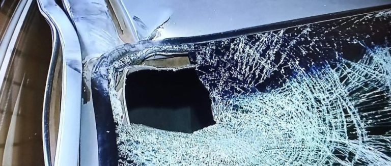 AVIÃO AGRÍCOLA ATINGE CARRO COM FAMÍLIA, EM GOIANDIRA