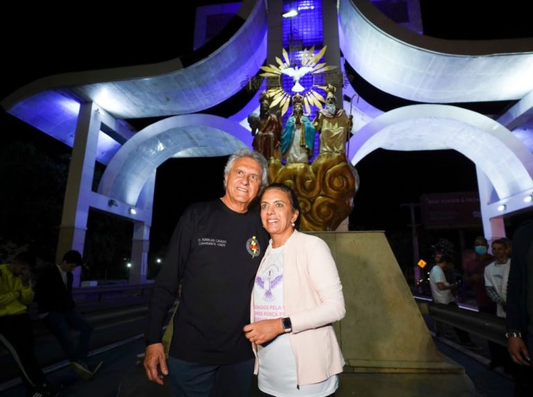 APÓS DOIS ANOS, CAIADO E GRACINHA RETOMAM CAMINHADA DA FÉ ATÉ TRINDADE