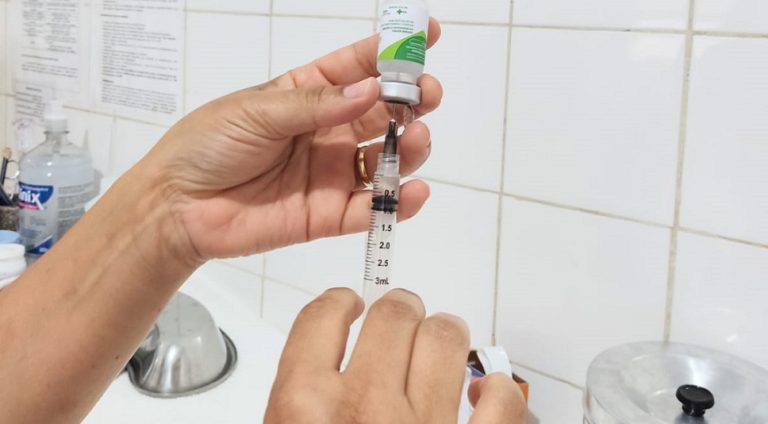SAÚDE DE CATALÃO LIBERA VACINA CONTRA GRIPE PARA POPULAÇÃO GERAL A PARTIR DOS 6 MESES DE VIDA; QUEM FOI IMUNIZADO CONTRA COVID RECENTEMENTE, TAMBÉM PODE SER VACINADO