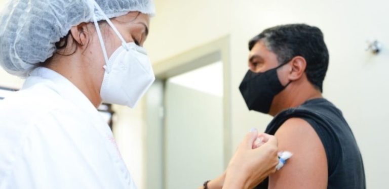 SAÚDE DE CATALÃO VACINA ADOLESCENTES E JOVENS CONTRA COVID-19 NESTA TERÇA-FEIRA (28); PROFISSIONAIS DA SÁUDE E IMUNOSSUPRIMIDOS RECEBEM 4ª DOSE