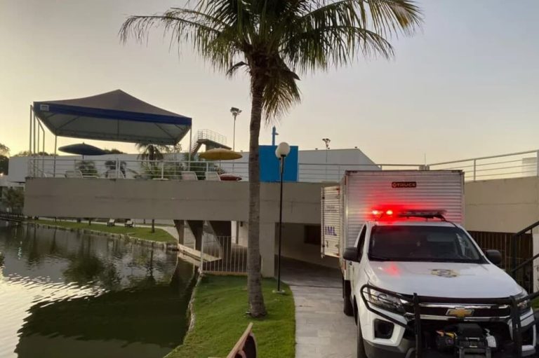 GOIÂNIA: JOVEM DE 24 ANOS MORRE APÓS PULAR DE TRAMPOLIM DE PISCINA