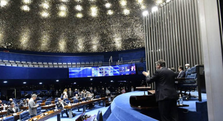 SENADO APROVA PROJETO QUE REDUZ IMPOSTO PARA BAIXAR PREÇO DOS COMBUSTÍVEIS