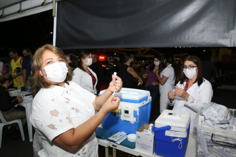 NA SEXTA-FEIRA (24/06), ÚNICO PONTO DE VACINAÇÃO CONTRA COVID-19 FOI NA FESTA JUNINA DA PREFEITURA