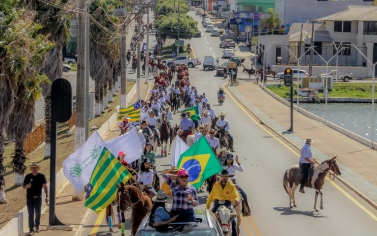 CAVALGADA DA PECUÁRIA: PRIMEIRO DESFILE DE COMITIVAS ABRE EXPO CATALÃO 2022