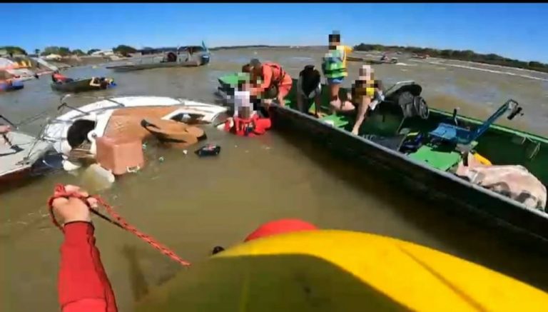 CATALANO QUE ESTAVA PRÓXIMO ONDE CANOA VIROU COM CRIANÇAS DE 8 MESES E 3 ANOS, NO RIO ARAGUAIA, RELATA MOMENTO DE DESESPERO DOS PAIS; OUTRAS OCORRÊNCIAS RELEVANTES FORAM REGISTRADAS EM ARUANÃ