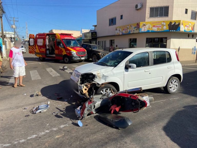 RAPAZ DE 24 ANOS DE IDADE FICA FERIDO APÓS COLISÃO ENTRE CARRO E MOTO; EM MENOS DE UMA SEMANA, DUAS PESSOAS MORRERAM EM ACIDENTES DE TRÂNSITO NA CIDADE DE CATALÃO