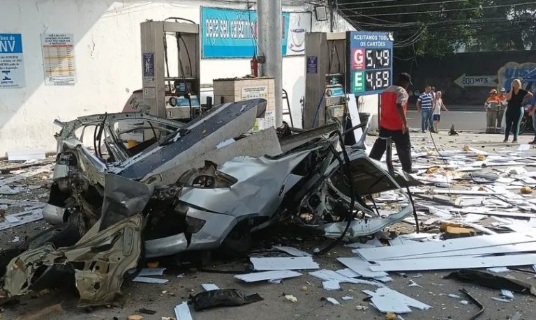 CARRO EXPLODE EM POSTO DE COMBUSTÍVEIS NO RIO DE JANEIRO; AO MENOS DUAS PESSOAS FICARAM FERIDAS