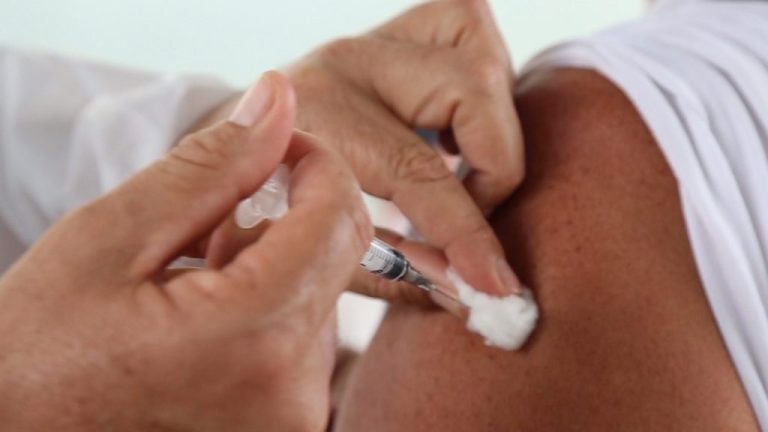 SAÚDE DE CATALÃO SEGUE VACINANDO CRIANÇAS E ADOLESCENTES NESTA QUINTA-FEIRA (07); PESSOAS A PERTIR DOS 40 ANOS E IMUNOSSUPRIMIDOS RECEBEM A 4ª DOSE