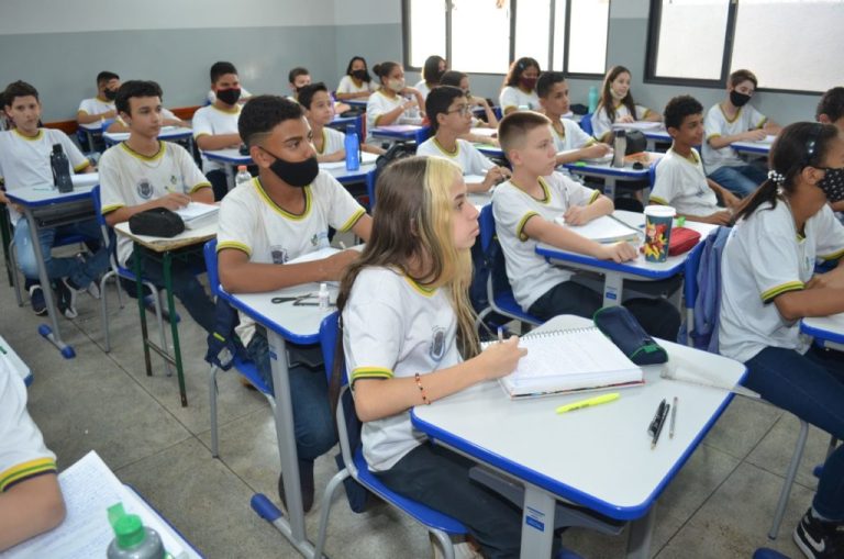 MAIS DE MEIO MILHÃO DE ESTUDANTES RETORNARAM ÀS AULAS NAS ESCOLAS ESTADUAIS NESTA TERÇA-FEIRA (02/08); EM CATALÃO, ESCOLAS PARTICULARES RETORNARAM COM AS AULAS HOJE