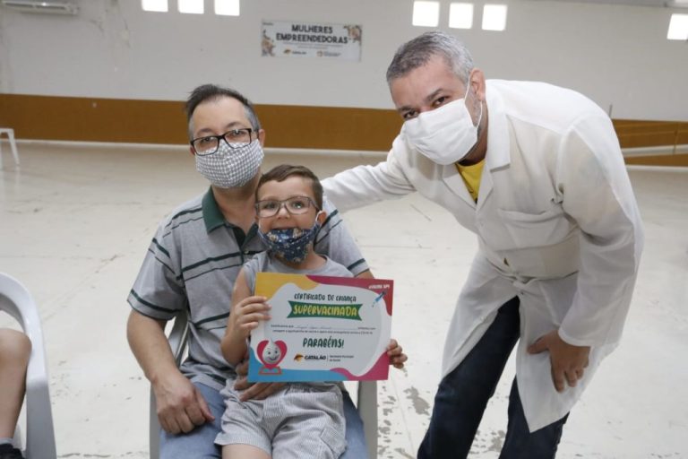 SAÚDE DE CATALÃO SEGUE VACINANDO CRIANÇAS E ADOLESCENTES CONTRA COVID-19; SAIBA QUEM MAIS ESTÁ SENDO IMUNIZADO HOJE