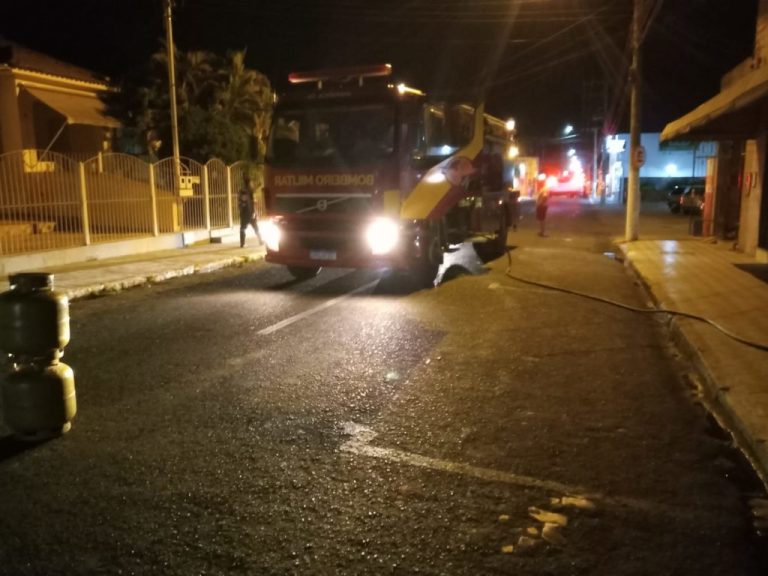 VAZAMENTO DE GÁS QUASE PROVOCA INCÊNDIO EM PADARIA NO CENTRO DE IPAMERI; CABO DE ALTA TENSÃO QUEIMA POR COMPLETO UM CARRO E UMA MOTO
