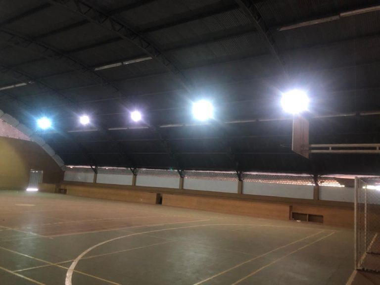 PROBLEMA RESOLVIDO: ILUMINAÇÃO E REPAROS JÁ FORAM FEITOS NA QUADRA DA VILA MUTIRÃO, INFORMOU O SECRETÁRIO DE ESPORTES AO BADIINHO