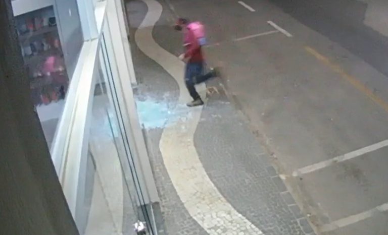 COMERCIANTES DA RUA FREDERICO CAMPOS, NO CENTRO DE CATALÃO, RECLAMAM DA ONDA DE FURTO EM ESTABELECIMENTOS; EM MENOS DE UM MÊS FORAM SEIS INVASÕES