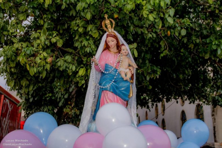CARREATA COM IMAGEM DE NOSSA SENHORA DO ROSÁRIO PERCORREU PRINCIPAIS AVENIDAS DO CENTRO DE CATALÃO