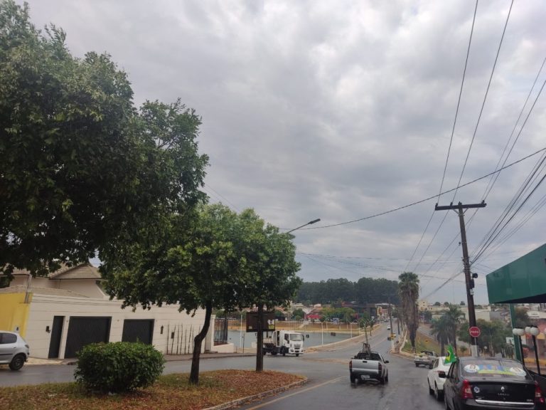 PRIMAVERA CHEGA COM MUITA CHUVA EM CATALÃO E NOS MUNICÍPIOS DA REGIÃO; ESTAÇÃO DO INMET REGISTROU 37,2 MM ENTRE A NOITE DE QUARTA (21) E MANHÃ DESTA QUINTA-FEIRA (22)