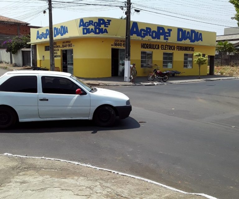 MORADORES PEDEM REFORÇO DA SINALIZAÇÃO E FAIXAS DE PEDESTRES NO CRUZAMENTO DA AV.ANHANGUERA COM A RUA OLAVO BILAC, NA VILA UNIÃO