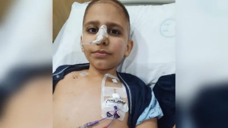 FAMÍLIA DE MENINO DE 9 ANOS COM CÂNCER LUTA POR TRATAMENTO NOS EUA: ‘ENQUANTO TIVER 1% DE CHANCE, TEREI 100% DE FÉ’