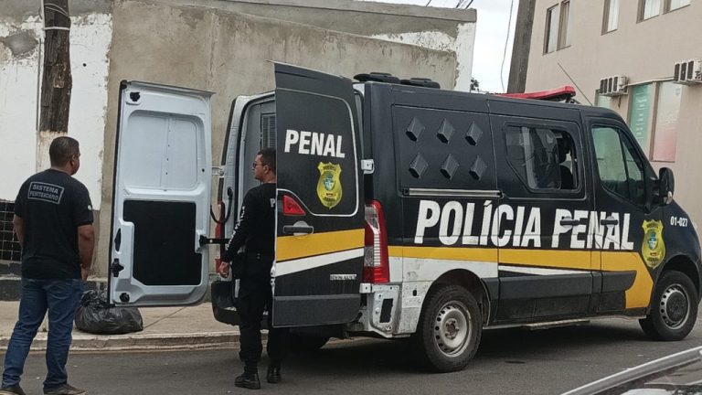 ENTREGADOR DE MARMITAS É FLAGRADO TENTANDO ENTREGAR APARELHOS CELULAR PARA DETENTOS DO PRESÍDIO DE CATALÃO