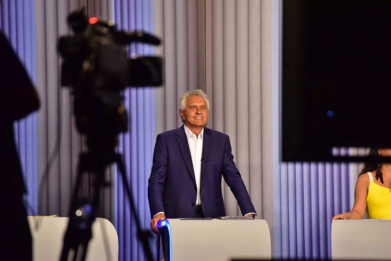 DURANTE DEBATE, CAIADO DEFENDE PROPOSTAS E COBRA ALTIVEZ POLÍTICA DE ADVERSÁRIOS