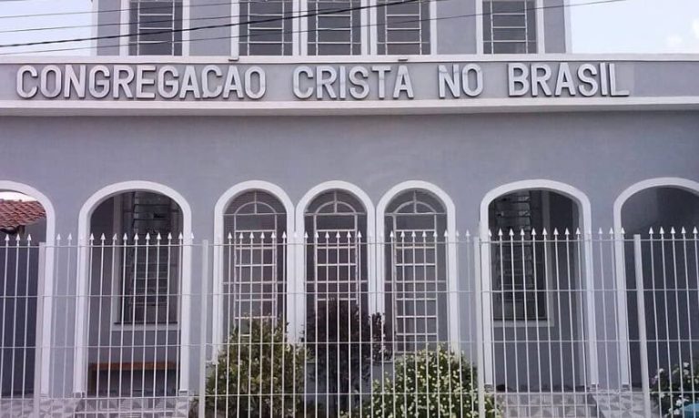 ATÉ NAS IGREJAS AGORA? HOMEM É BALEADO POR PM DENTRO DE IGREJA APÓS DISCUSSÃO POR POLÍTICA, EM GOIÂNIA
