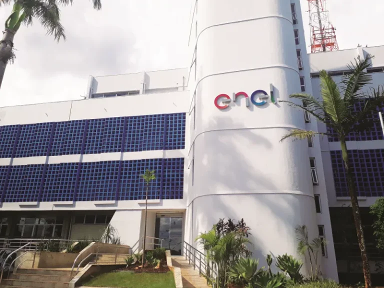 NEGOCIAÇÃO: ENEL VENDE DISTRIBUIÇÃO DE ENERGIA POR 1,6 BILHÃO