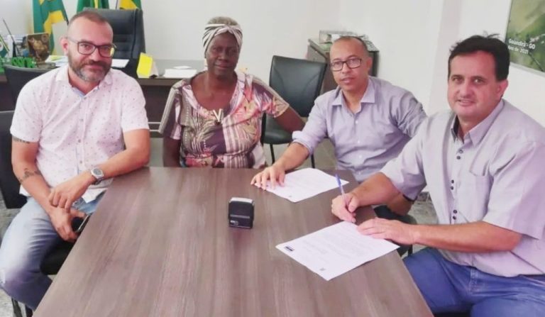 GOIANDIRA SEGUE LEGISLAÇÃO FEDERAL E AUTORIZA REAJUSTE DE MAIS DE 33% AOS PROFESSORES DO MUNICÍPIO