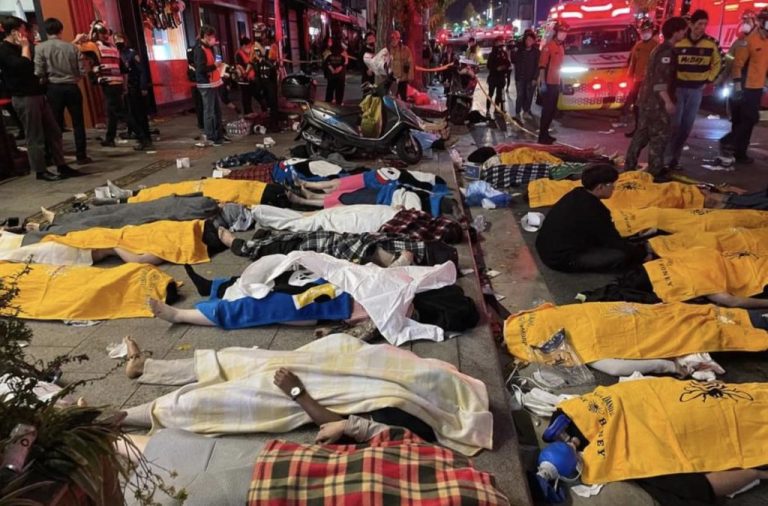 NOITE DE TERROR: AO MENOS 146 PESSOAS MORREM EM TUMULTO EM EVENTO DE HALLOWEE NA COREIA DO SUL