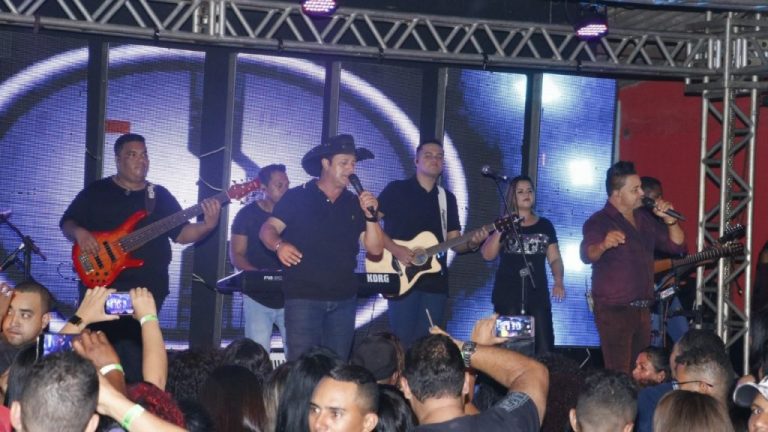 RENAN E RAY VÃO CANTAR NO FOGÃO DE LENHA SHOW NESTE SÁBADO, 29 DE OUTUBRO