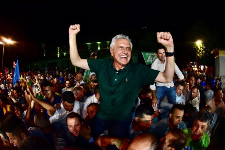 REELEITO, CAIADO É O PRIMEIRO GOVERNADOR DE GOIÁS A VENCER DUAS VEZES NO PRIMEIRO TURNO