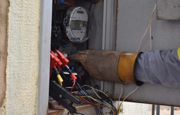 OBRIGATORIEDADE DE NOTIFICAÇÃO SOBRE O CORTE DE ENERGIA ELÉTRICA EM GOIÁS FOI APROVADA E SEGUIRÁ PARA SANÇÃO DO GOVERNADOR