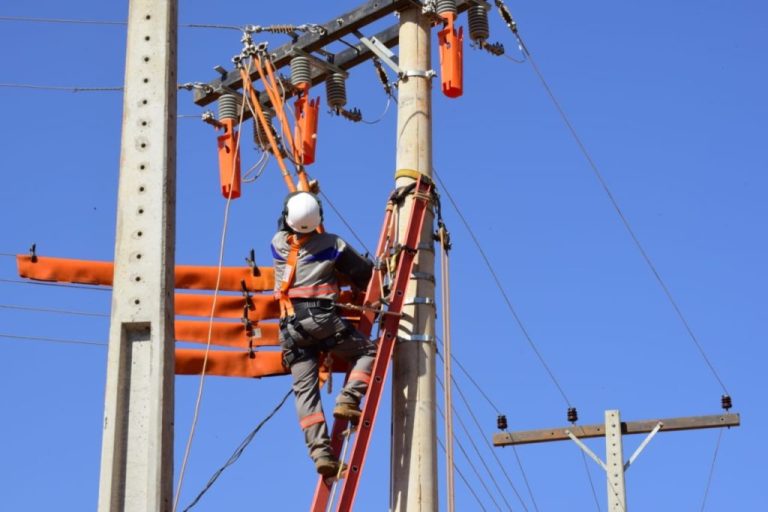 DECISÃO JUDICIAL PROFERIDA NA NOITE DESTE SÁBADO (22) IMPEDE QUE CELG D/ENEL PARALISE SERVIÇOS DE MANUTENÇÃO E DISTRIBUIÇÃO DE ENERGIA