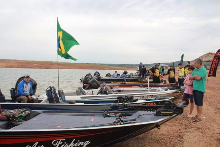 PESCADORES SAIRAM ÀS 07H PARA A FINAL DO CIRCUITO GOIANO DE PESCA ESPORTIVA NO LAGO DE TRÊS RANCHOS; PRAINHA ARTIFICIAL CONTA COM PROGRAMAÇÃO ESPECIAL