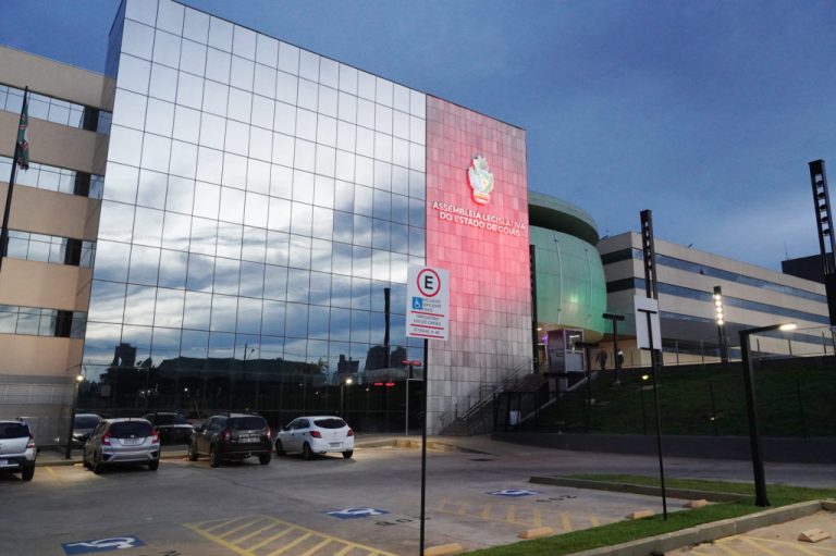 DEPUTADOS ESTADUAIS DE GOIÁS VÃO GANHAR 11 VEZES MAIS DO QUE A RENDA MÉDIA DOS GOIANOS